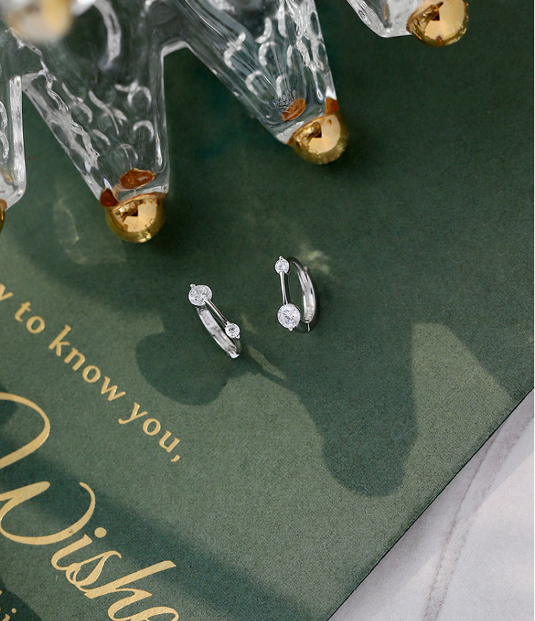 925 silver buckle with zircon in a zigzag ear ring