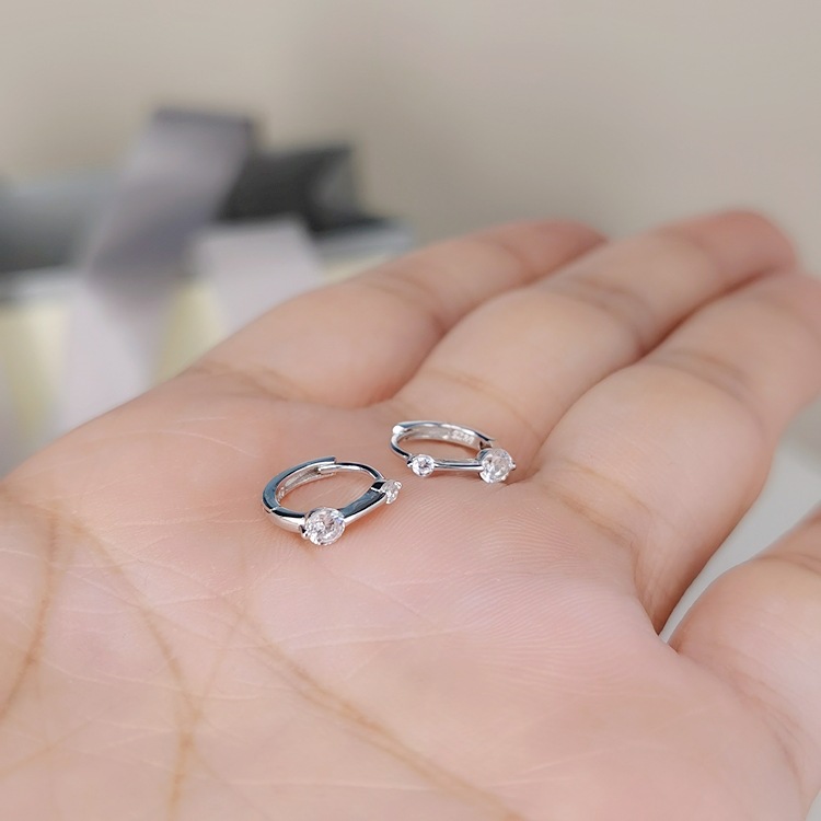 925 silver buckle with zircon in a zigzag ear ring