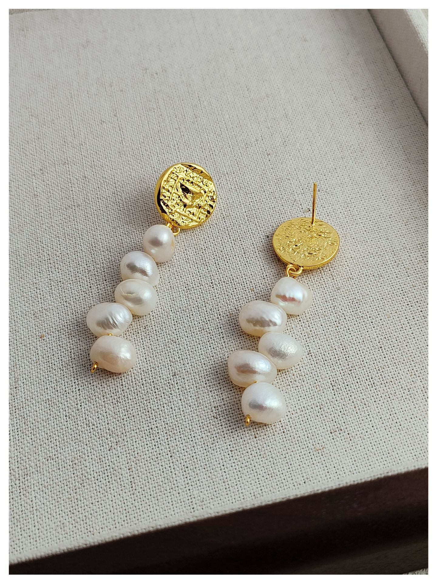 Baroque pearl earrings