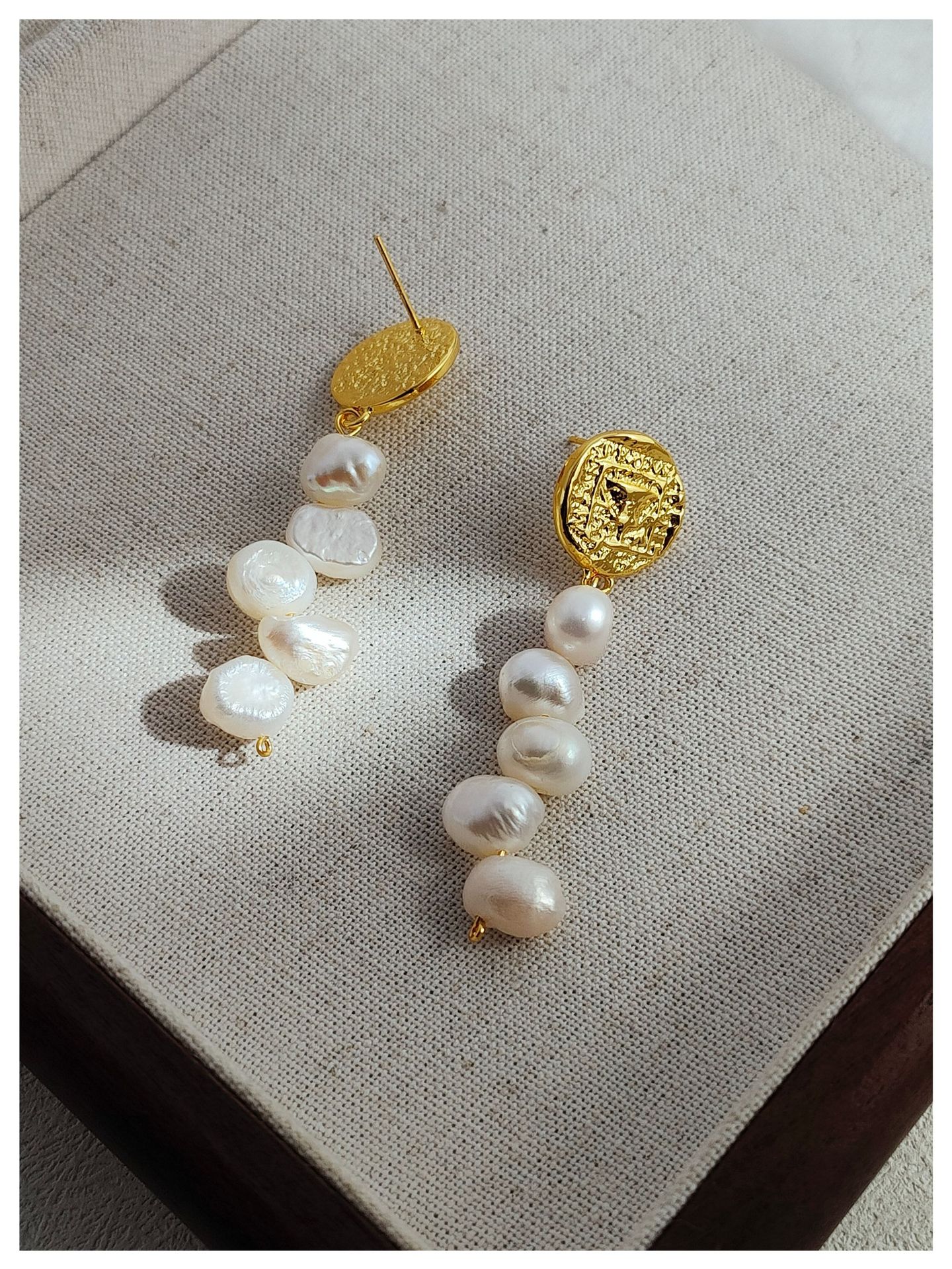 Baroque pearl earrings