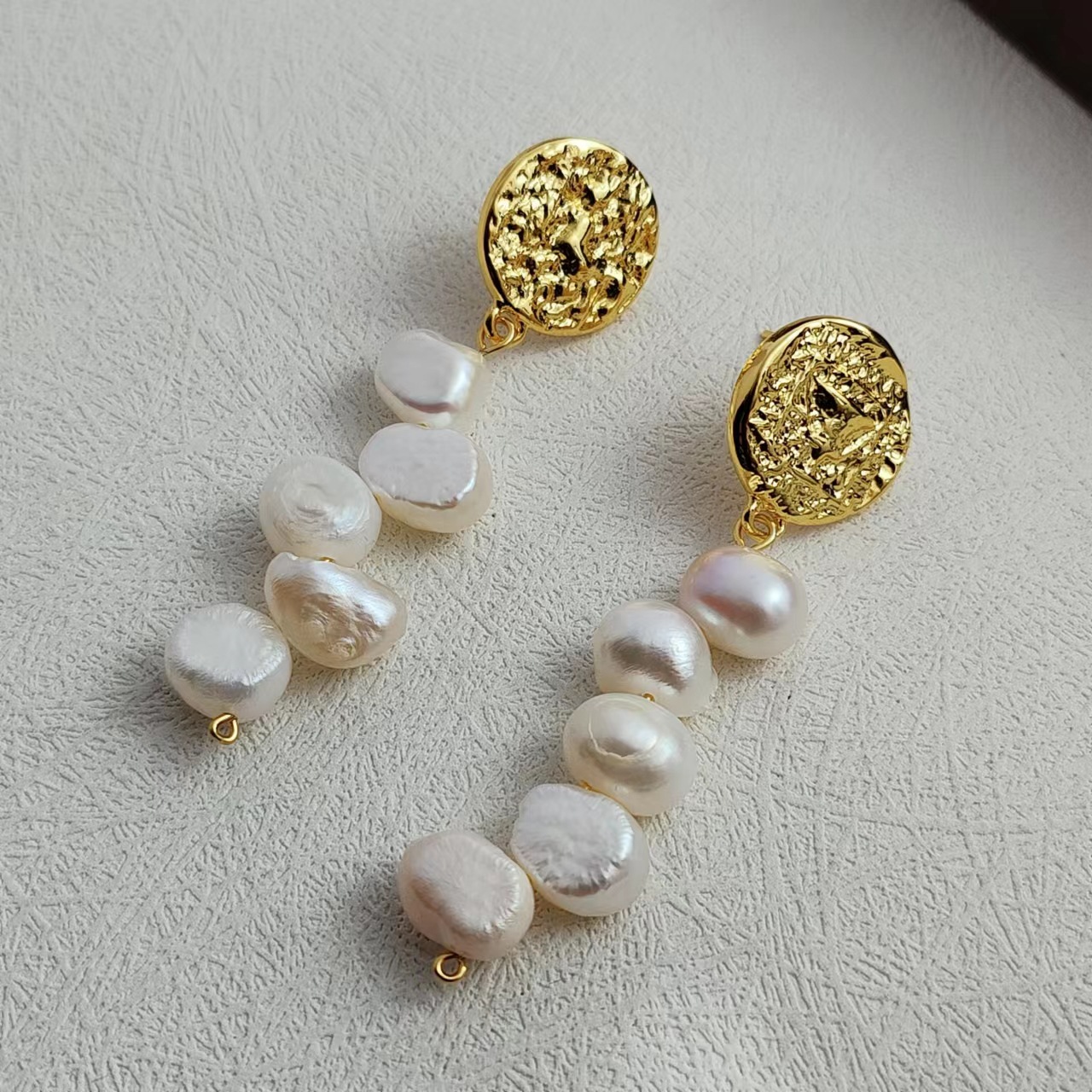 Baroque pearl earrings