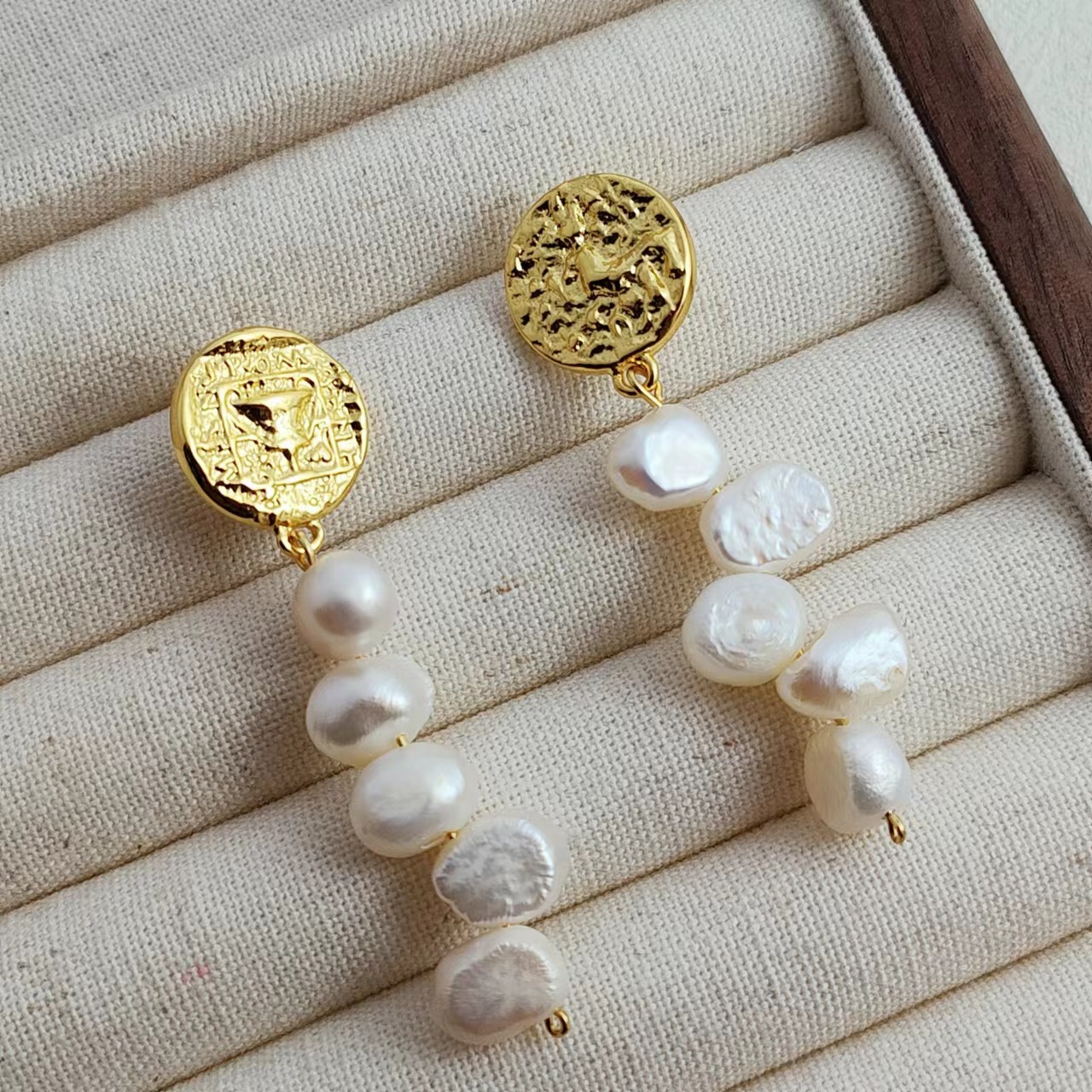 Baroque pearl earrings