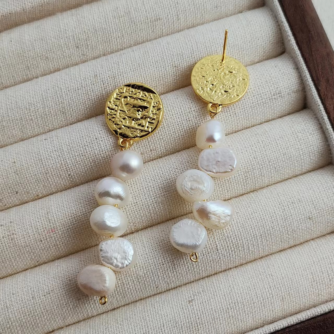 Baroque pearl earrings