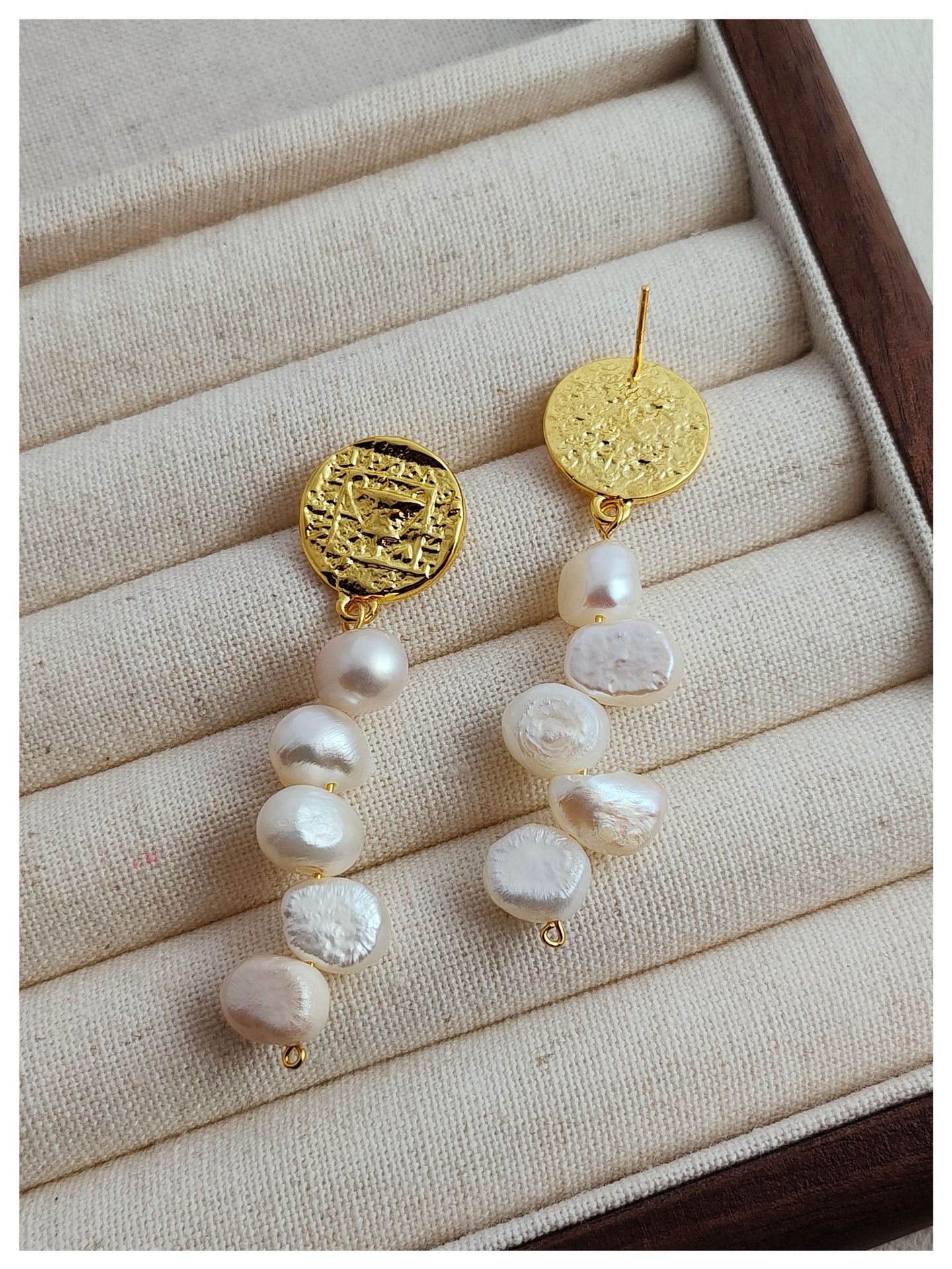 Baroque pearl earrings