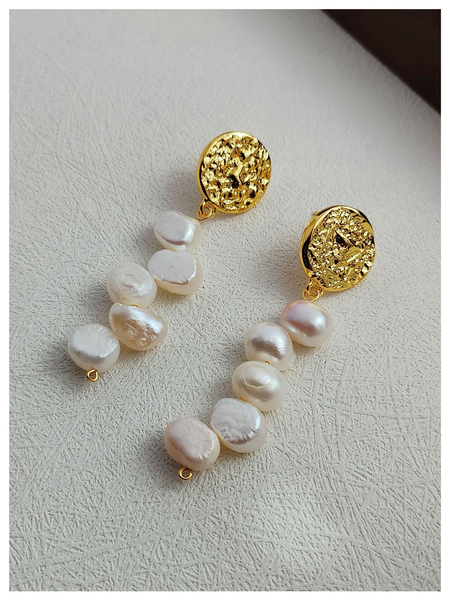 Baroque pearl earrings
