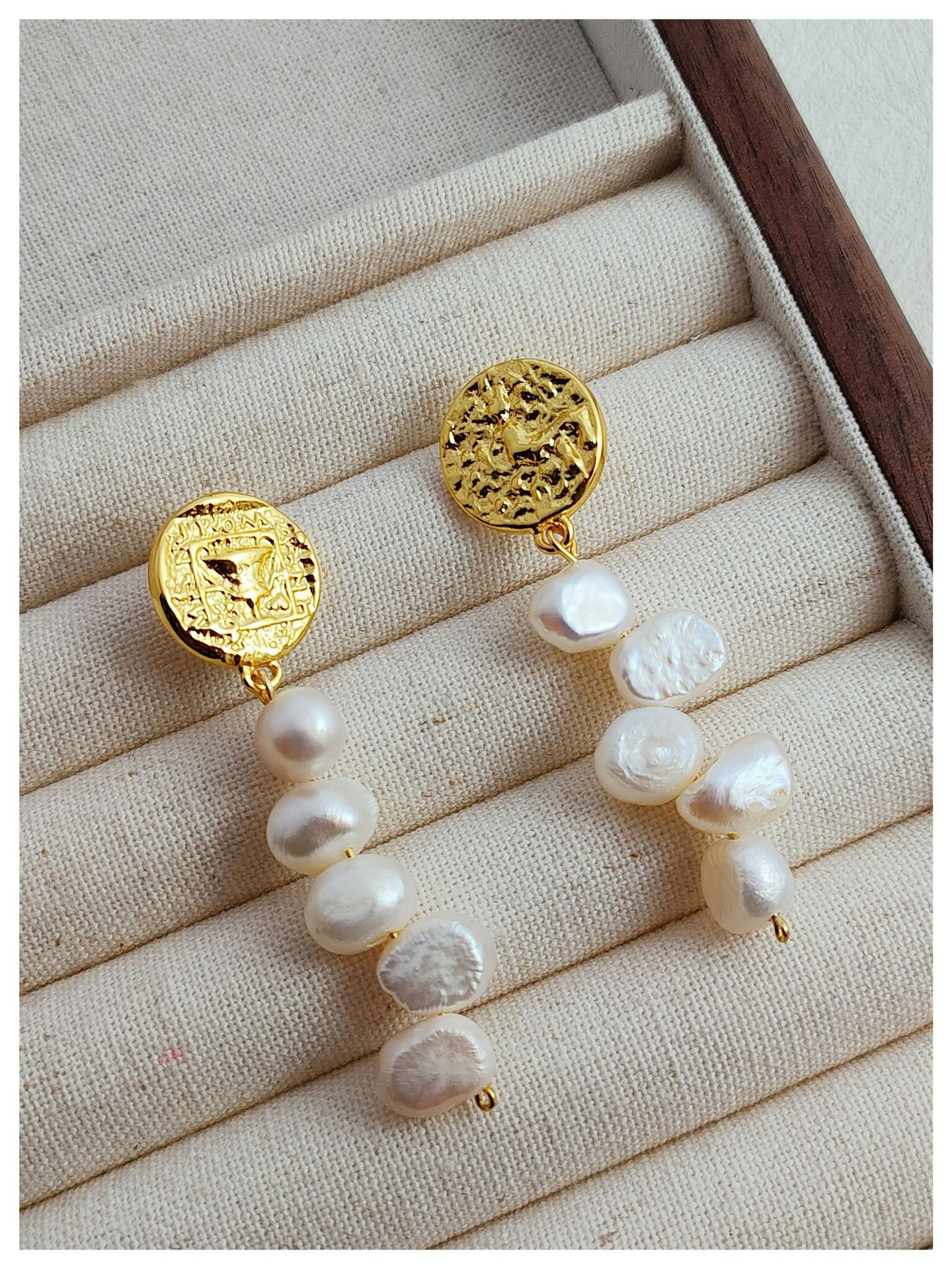 Baroque pearl earrings