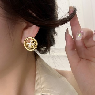 Baroque shaped fresh water pearl 925 silver needle