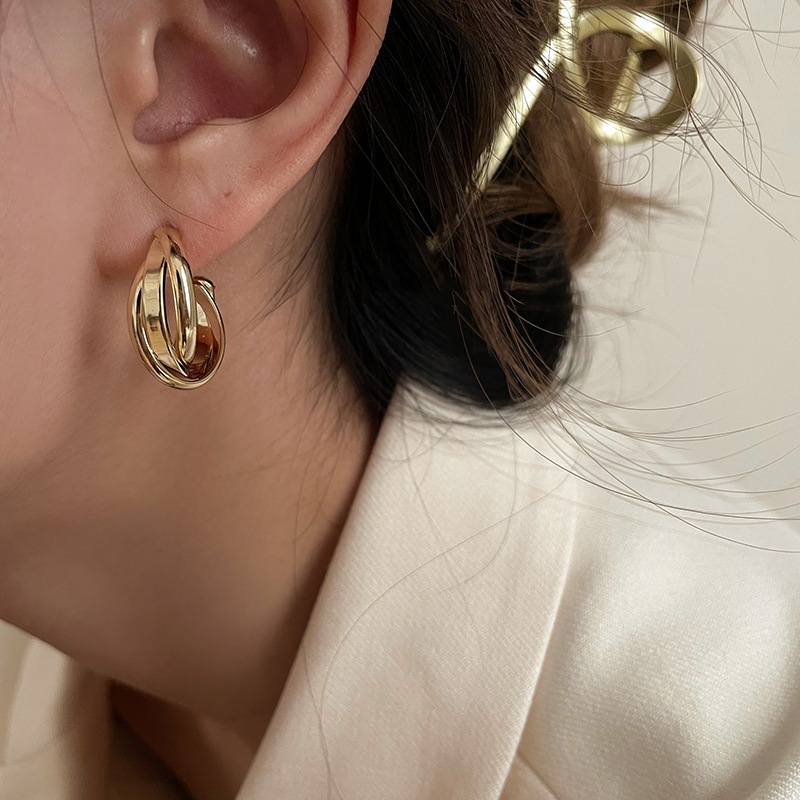 Baroque shaped fresh water pearl 925 silver needle