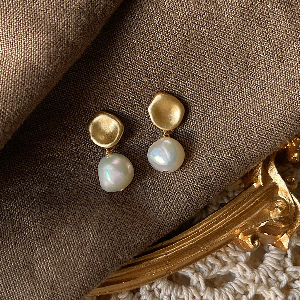 Baroque shaped fresh water pearl 925 silver needle