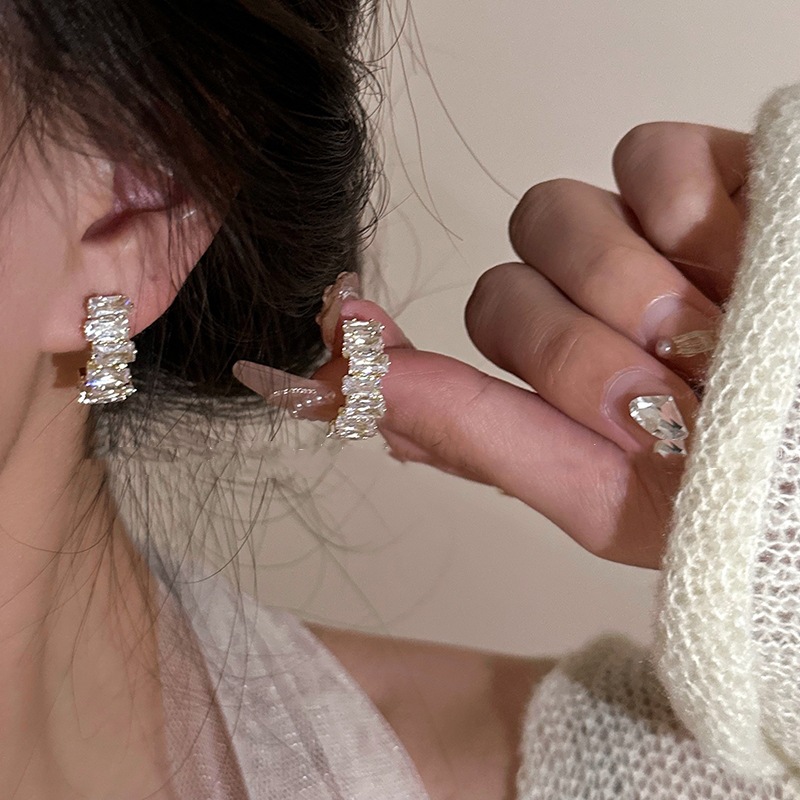 Baroque shaped fresh water pearl 925 silver needle