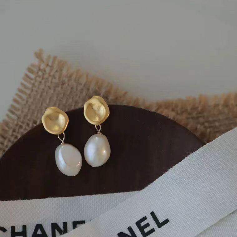 Baroque shaped fresh water pearl 925 silver needle