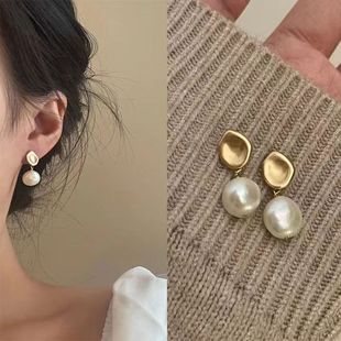 Baroque shaped fresh water pearl 925 silver needle