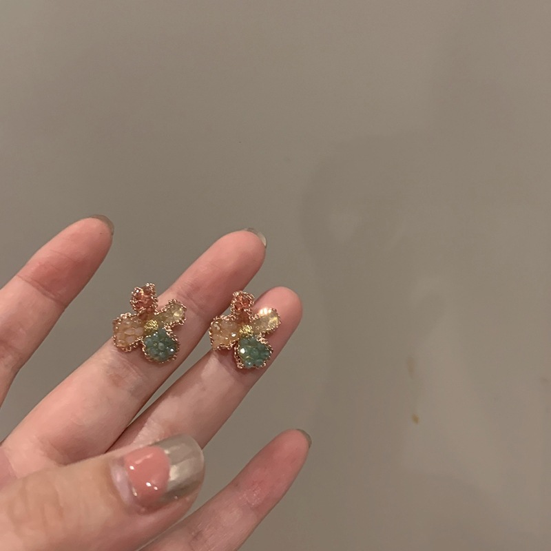 Baroque shaped fresh water pearl 925 silver needle