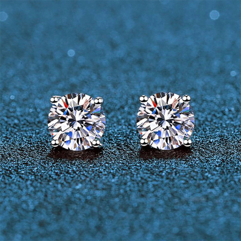 Classic Moissanite four claw earrings