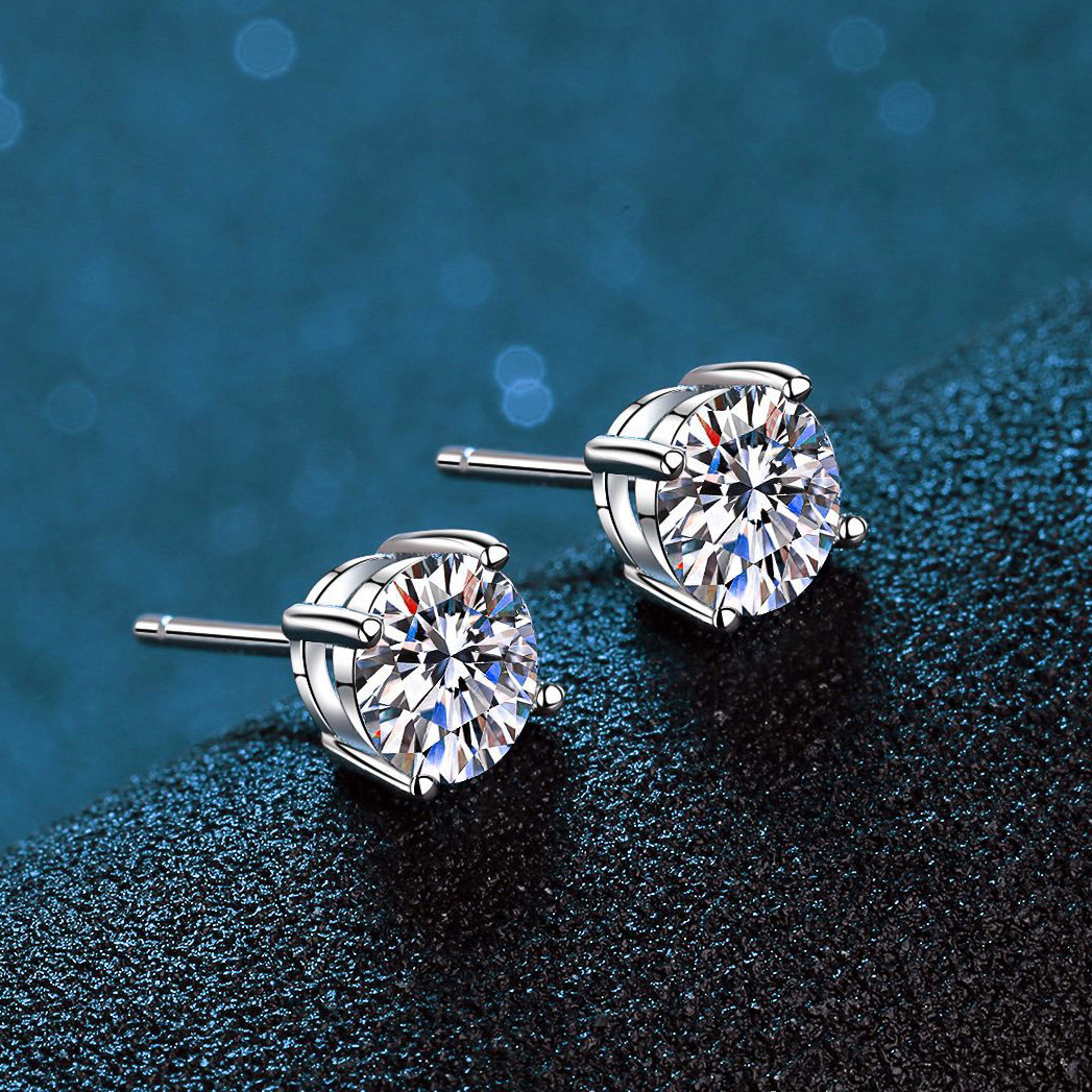 Classic Moissanite four claw earrings
