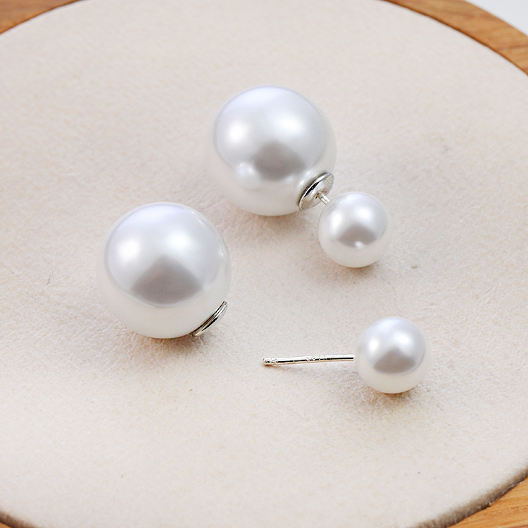 Double-sided pearl stud earrings