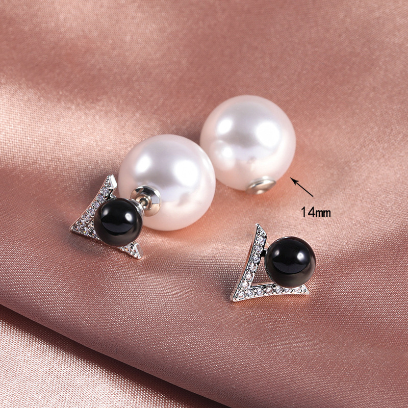 Double-sided pearl stud earrings
