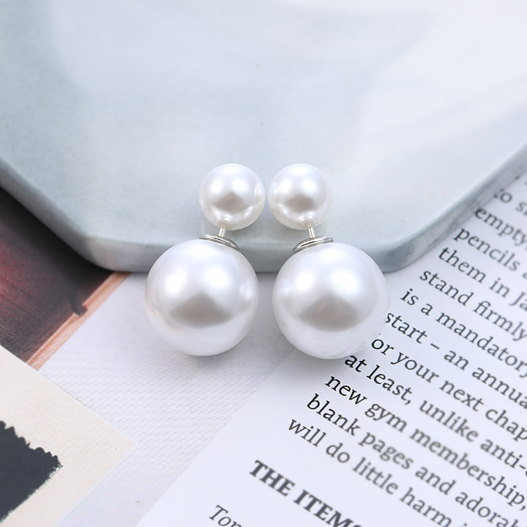 Double-sided pearl stud earrings