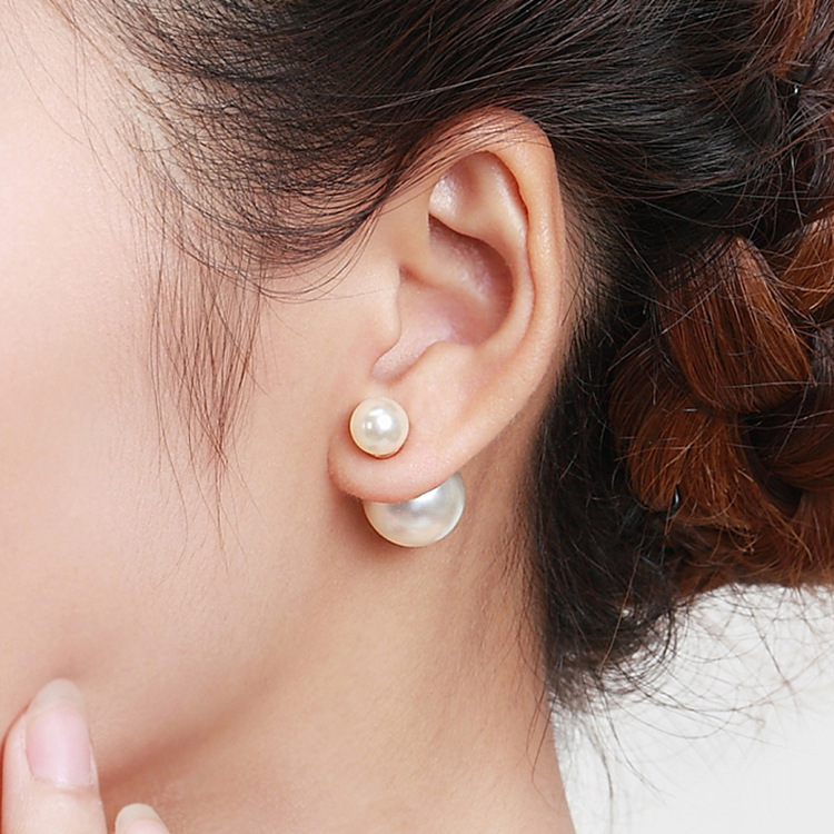 Double-sided pearl stud earrings