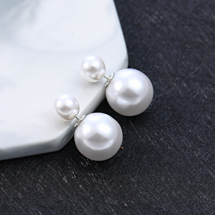 Double-sided pearl stud earrings