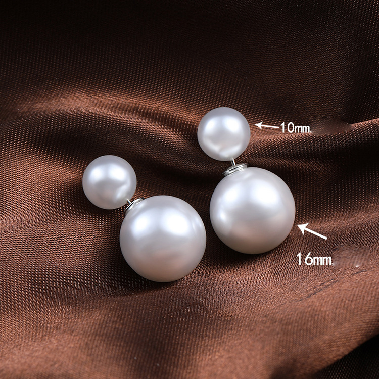 Double-sided pearl stud earrings