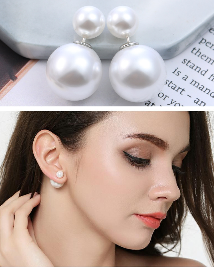 Double-sided pearl stud earrings