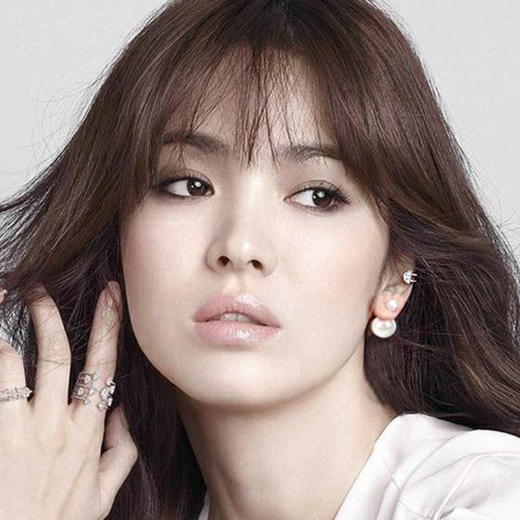 Double-sided pearl stud earrings