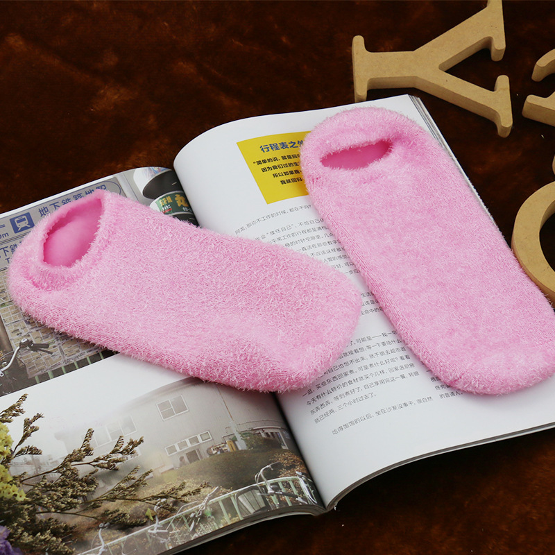 Exfoliating white moisturizing gel gloves