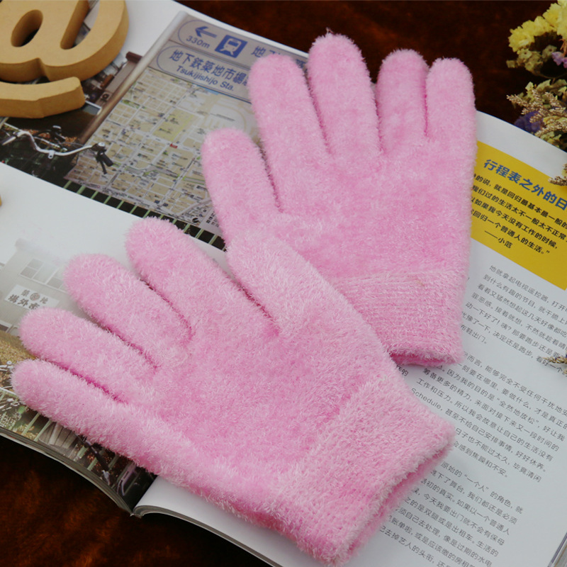 Exfoliating white moisturizing gel gloves