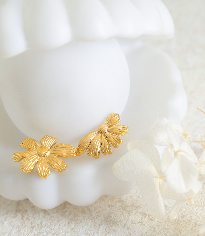 French retro gold flower earrings asymmetrical design