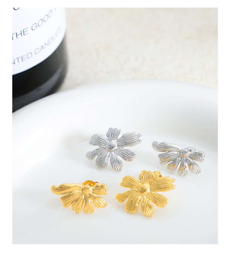 French retro gold flower earrings asymmetrical design