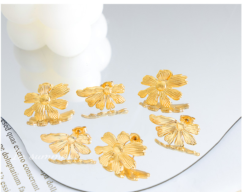 French retro gold flower earrings asymmetrical design
