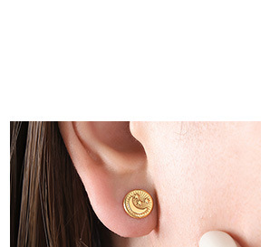 French retro gold flower earrings asymmetrical design