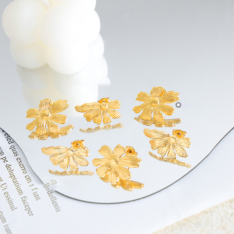 French retro gold flower earrings asymmetrical design