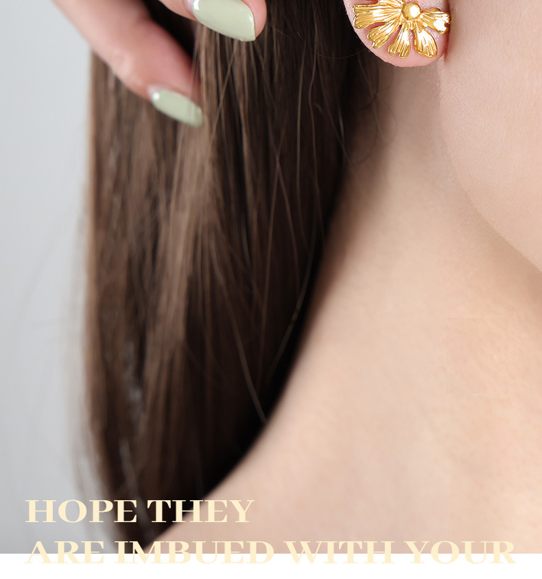 French retro gold flower earrings asymmetrical design