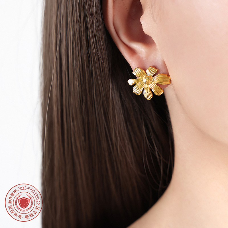 French retro gold flower earrings asymmetrical design