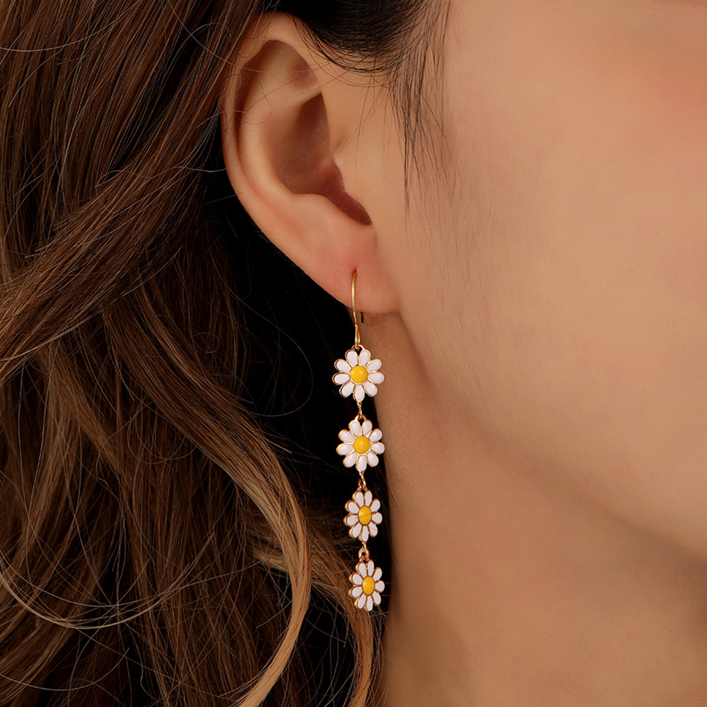 Little fresh Daisy drop oil colored earrings