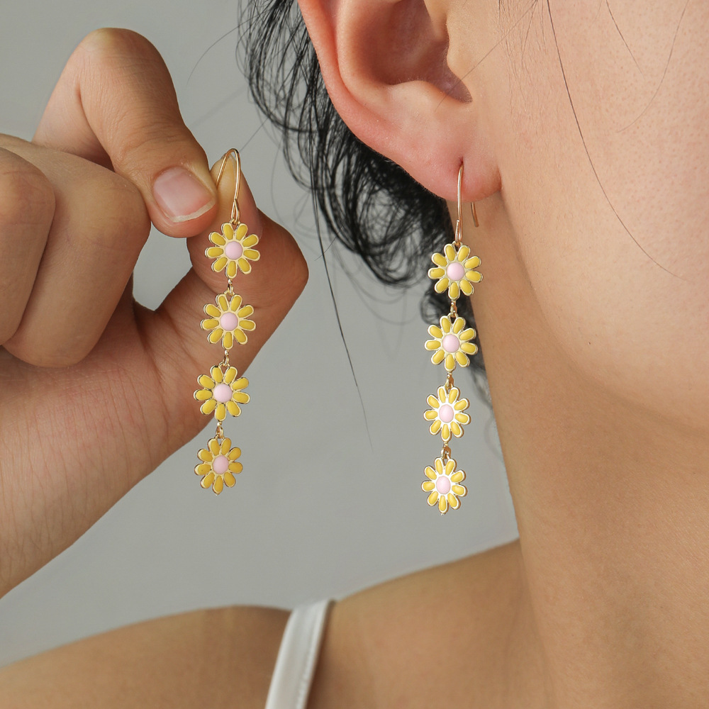 Little fresh Daisy drop oil colored earrings