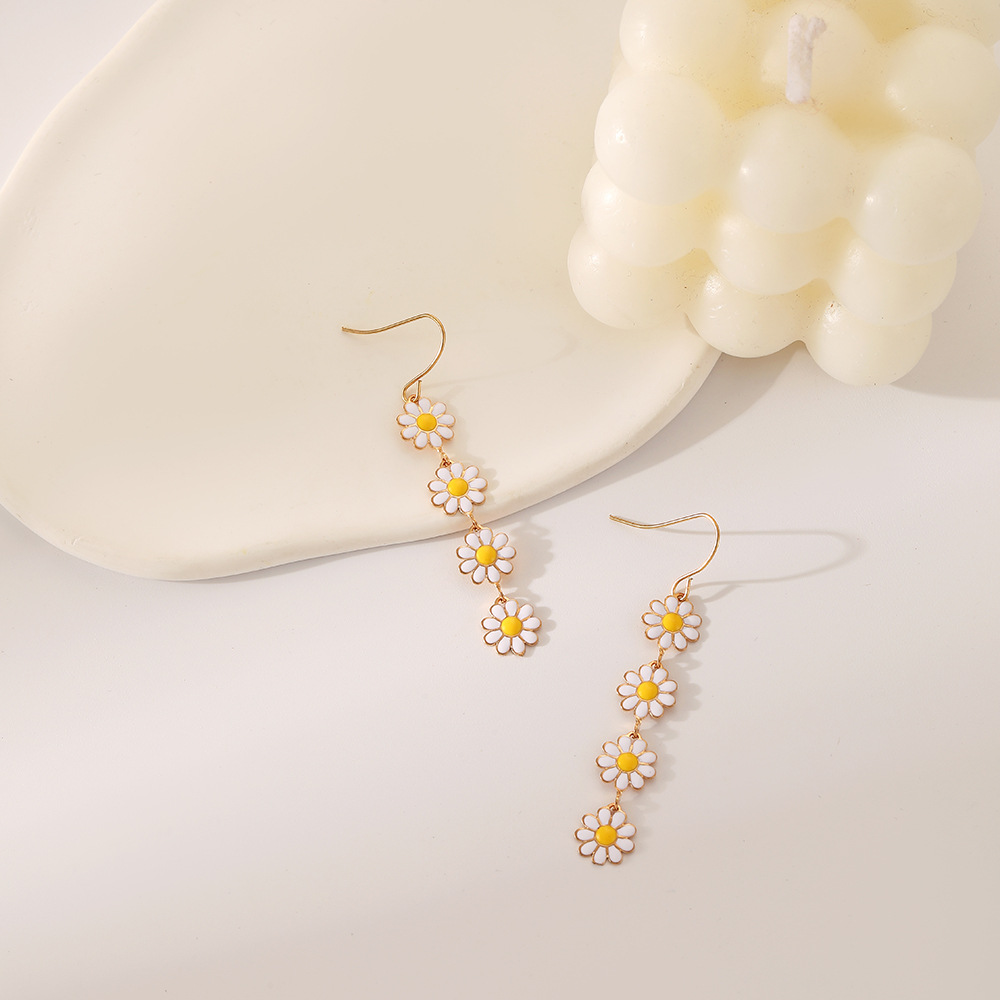 Little fresh Daisy drop oil colored earrings