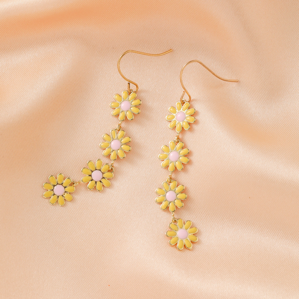 Little fresh Daisy drop oil colored earrings