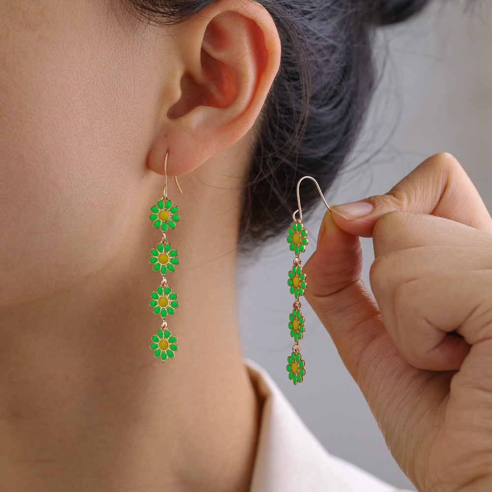 Little fresh Daisy drop oil colored earrings