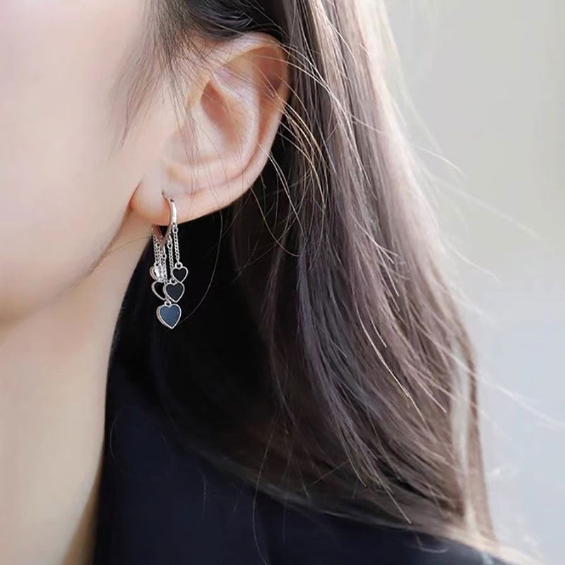 New Korean black love earrings