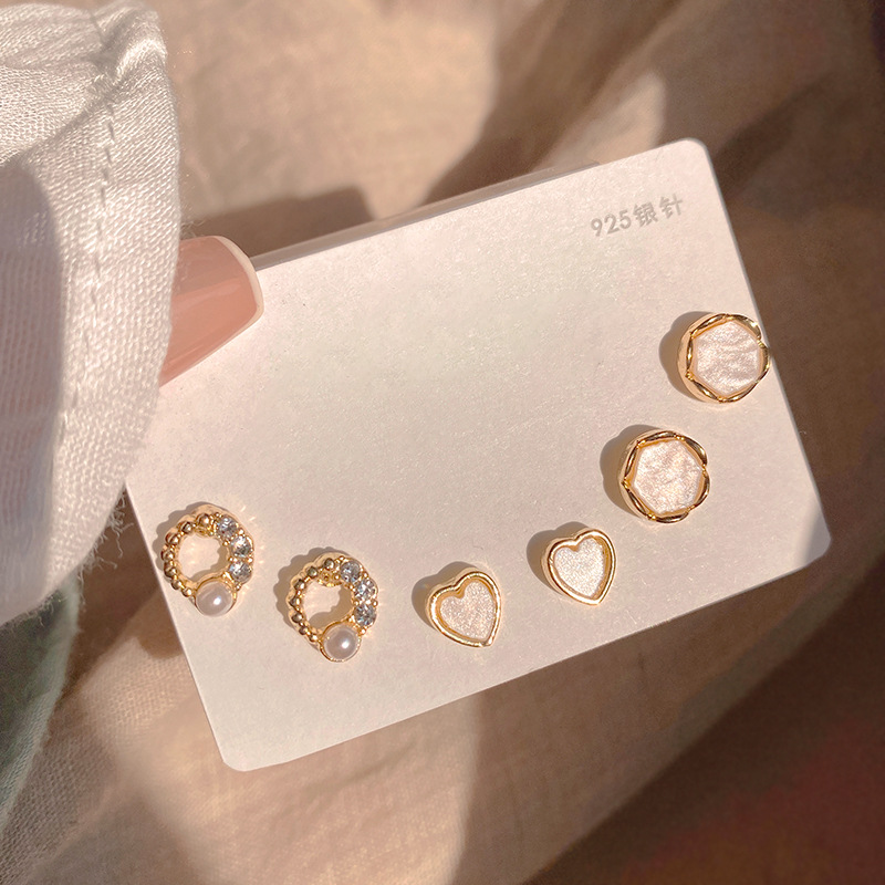 One week compact stud set with premium earrings