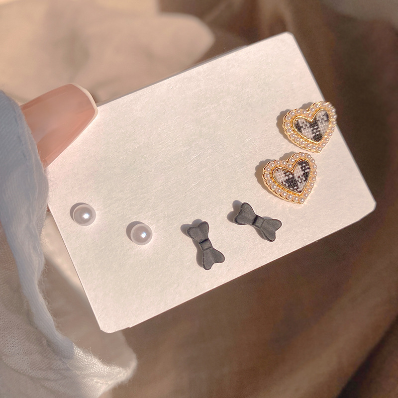 One week compact stud set with premium earrings