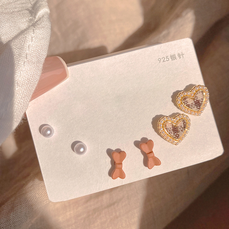 One week compact stud set with premium earrings