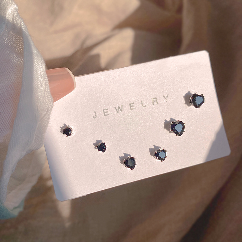 One week compact stud set with premium earrings