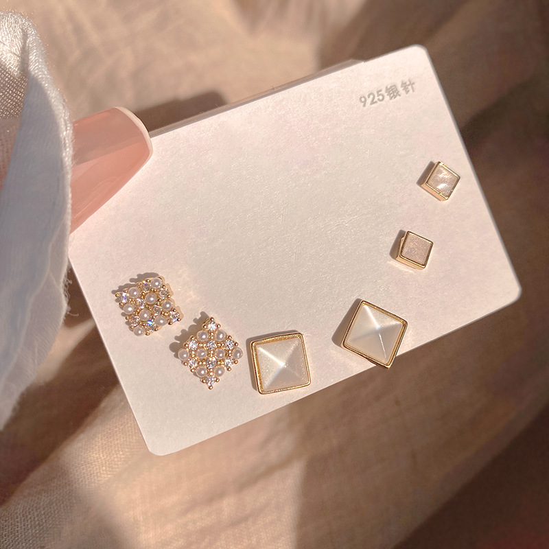 One week compact stud set with premium earrings