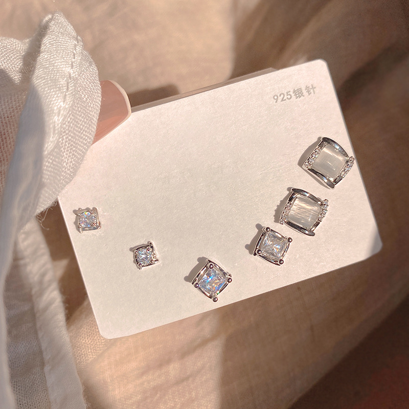 One week compact stud set with premium earrings