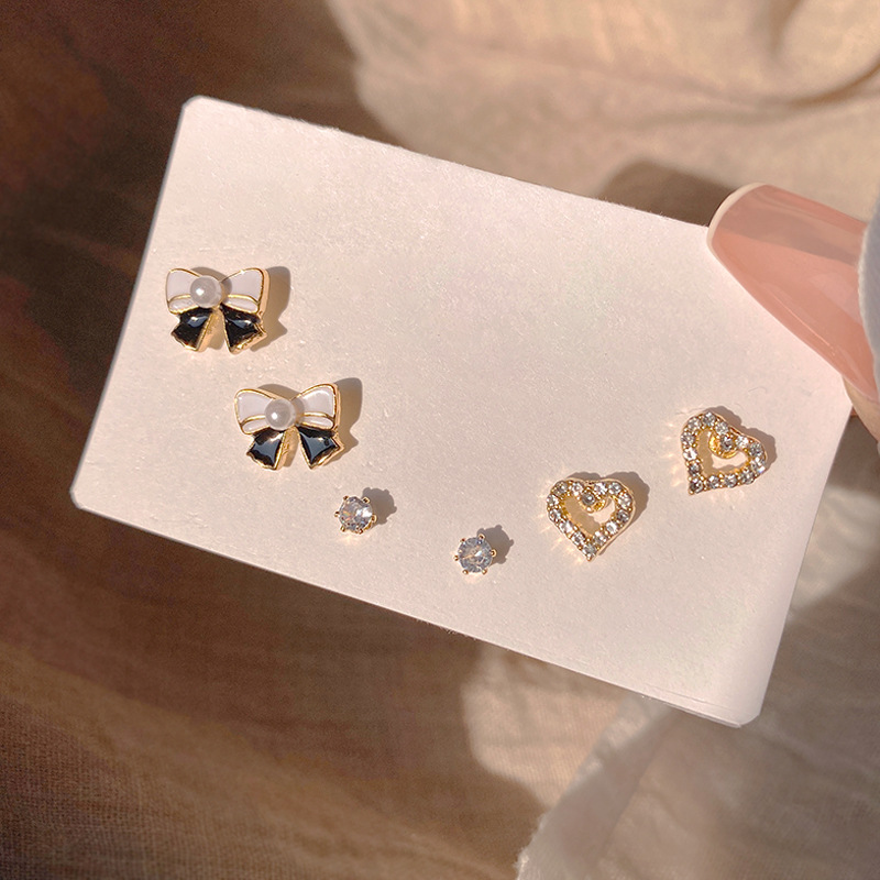 One week compact stud set with premium earrings