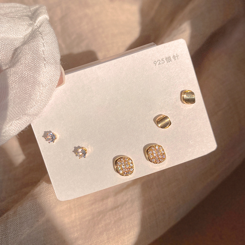 One week compact stud set with premium earrings